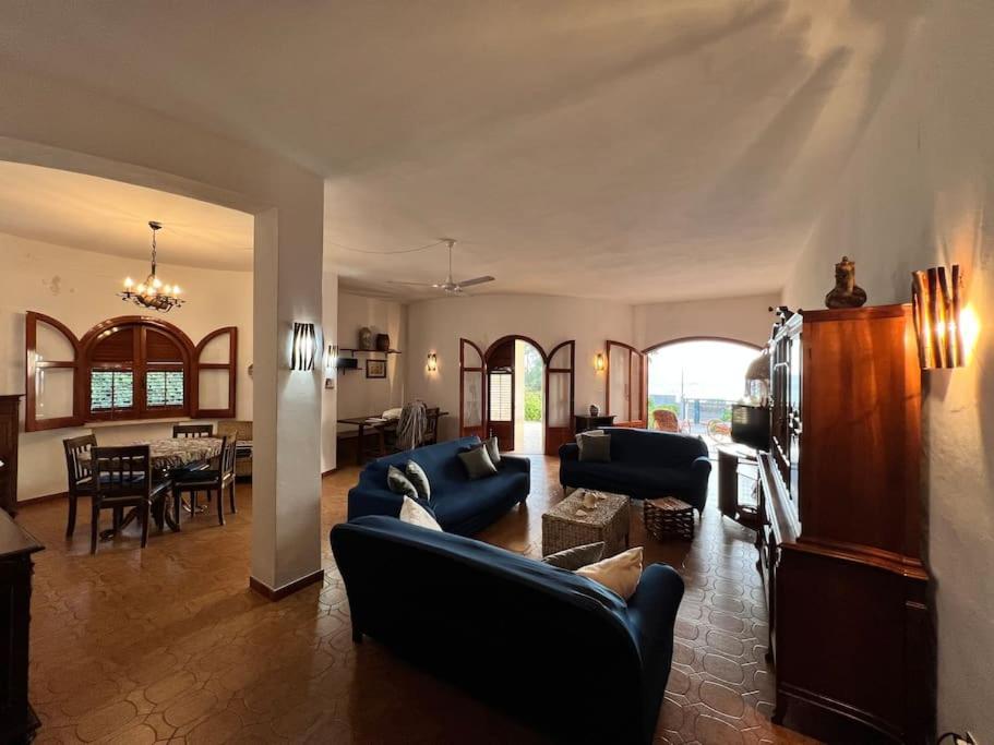{beach-house } Mare Fuori Villa *