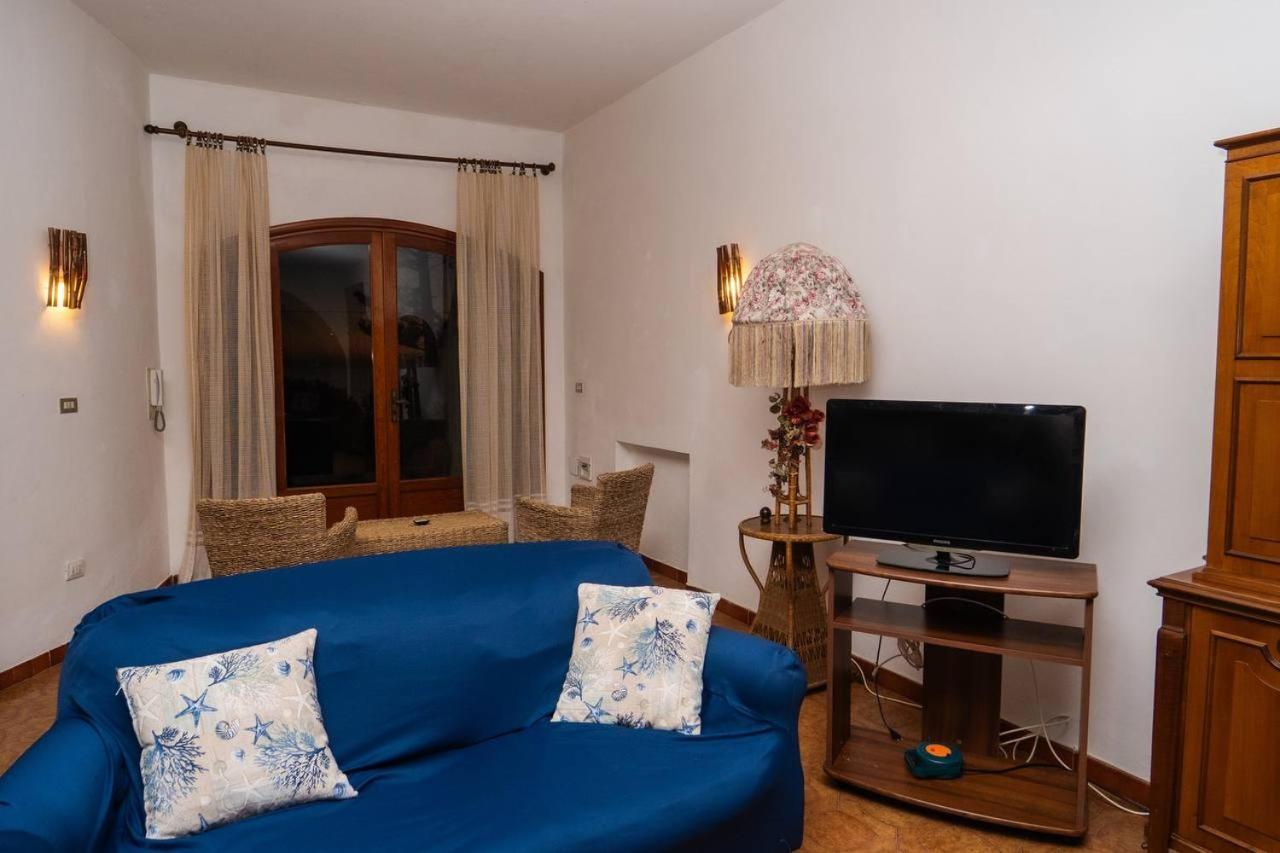 Villa {beach-house } Mare Fuori