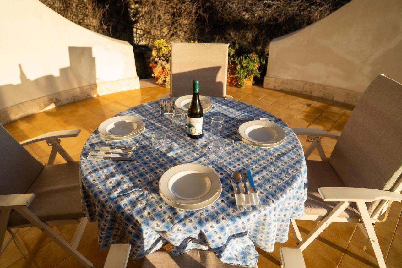 Villa {beach-house } Mare Fuori