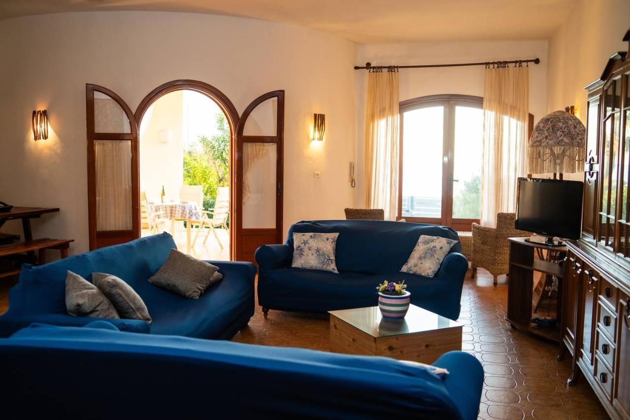 Villa {beach-house } Mare Fuori *