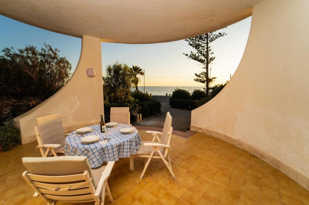 Villa {beach-house } Mare Fuori *