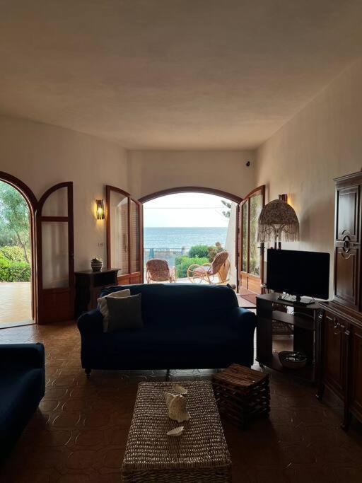 Villa {beach-house } Mare Fuori *