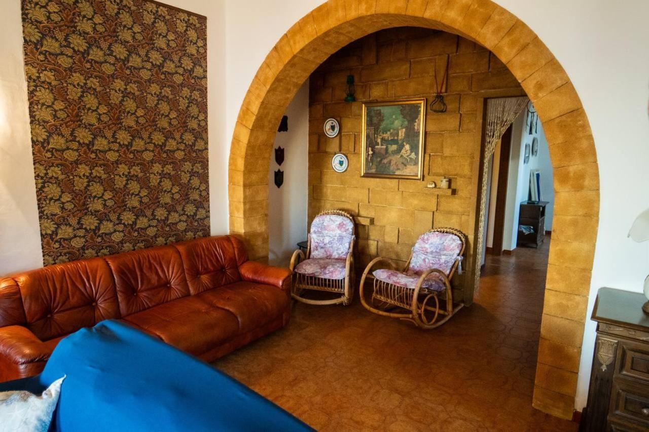 {beach-house } Mare Fuori Villa *