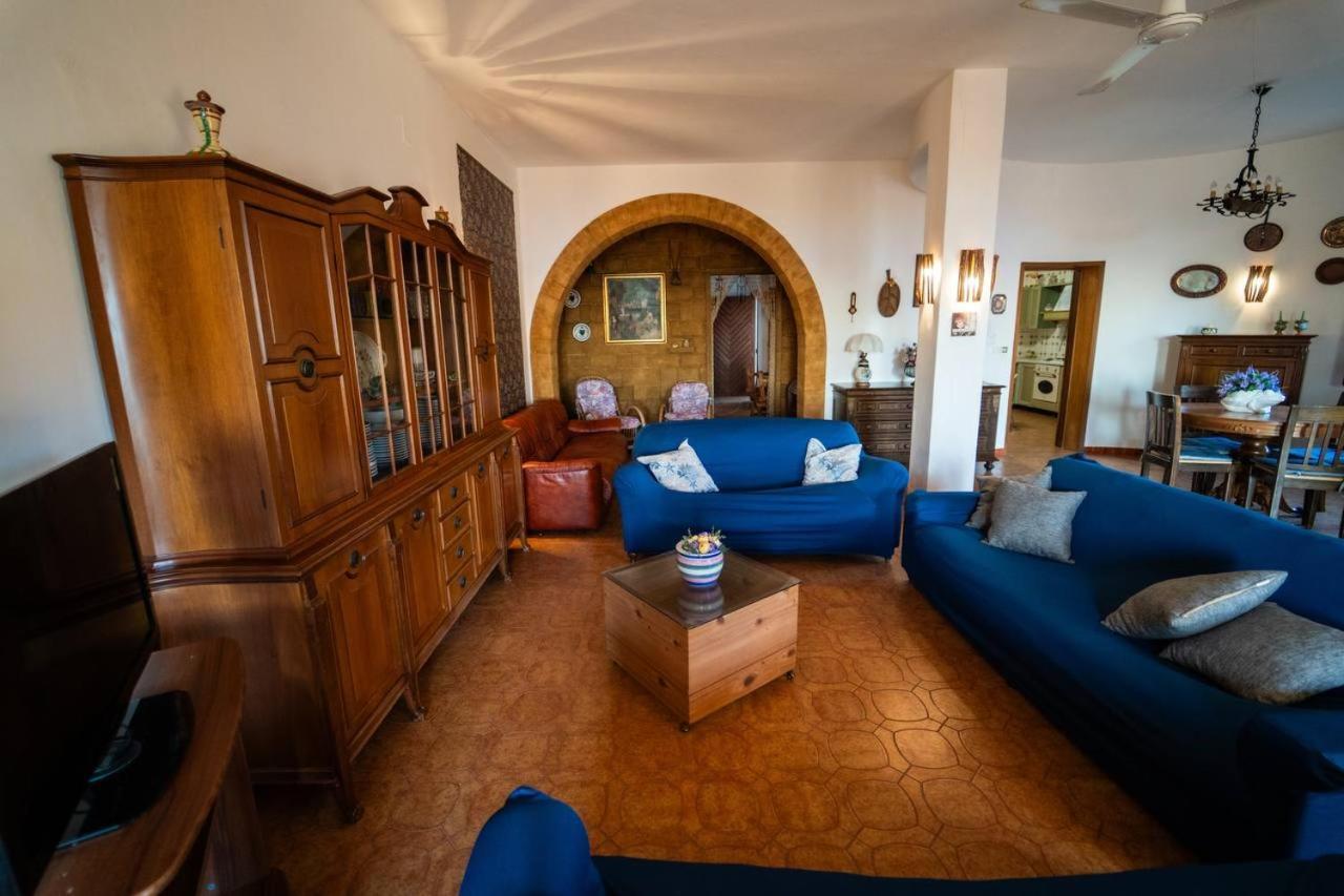 Villa {beach-house } Mare Fuori