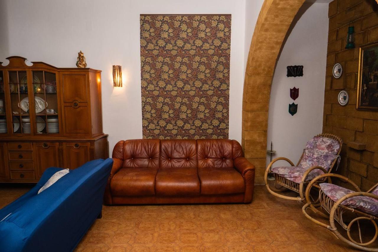 {beach-house } Mare Fuori Villa *