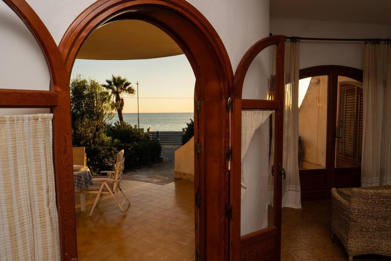 {beach-house } Mare Fuori Villa *
