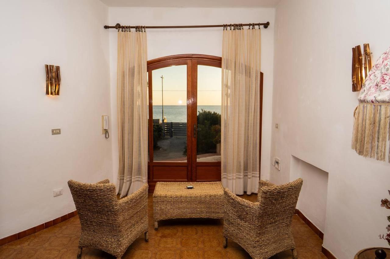 Villa {beach-house } Mare Fuori *