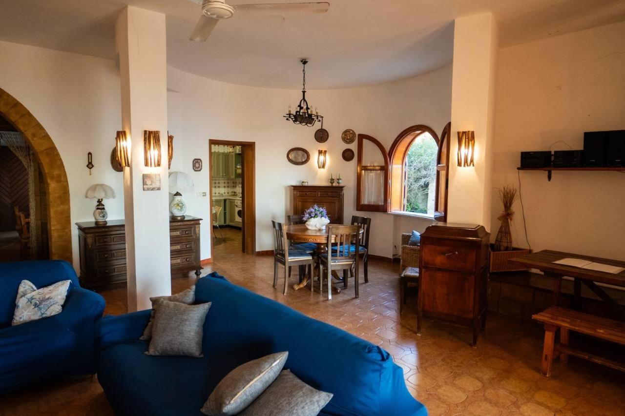 {beach-house } Mare Fuori Villa *