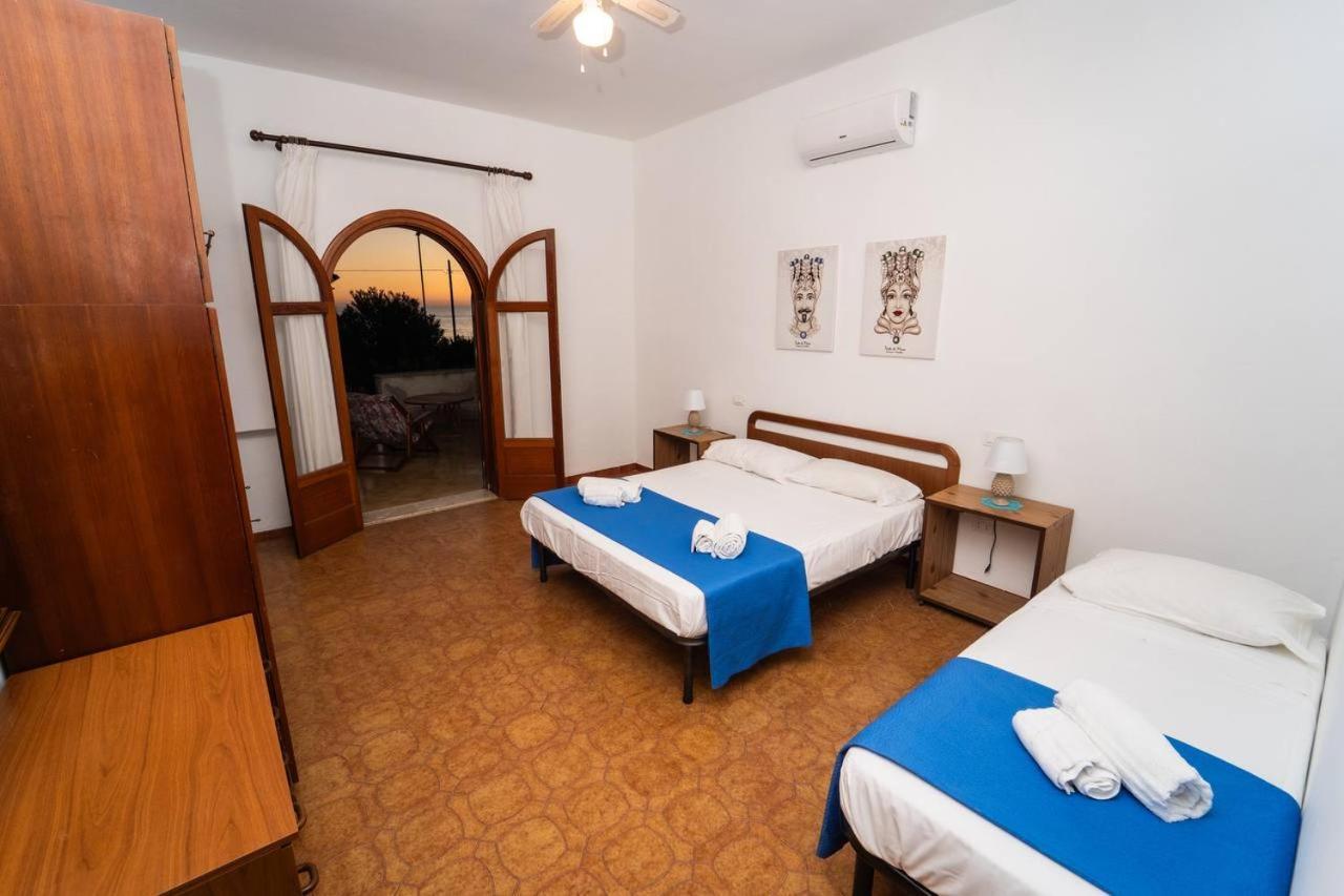 {beach-house } Mare Fuori Villa *