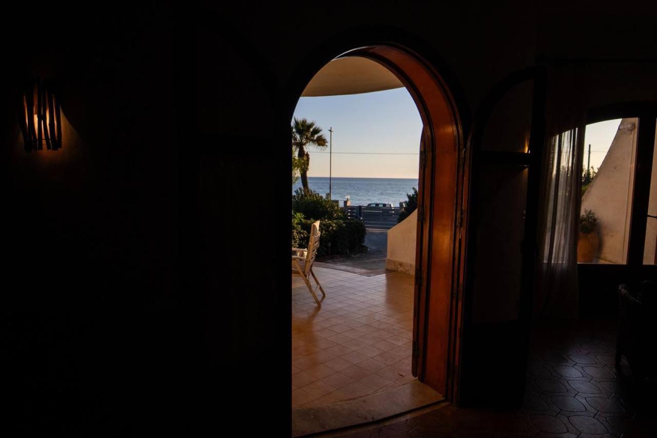 Villa {beach-house } Mare Fuori *