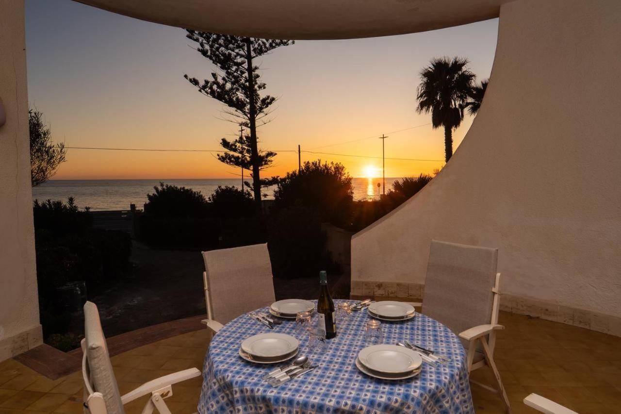 Villa {beach-house } Mare Fuori